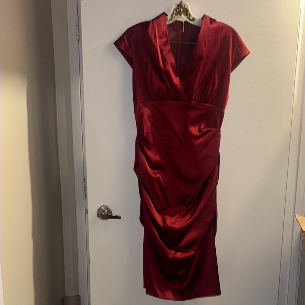 Elegant Red V-Neck Ruched Midi Dress​